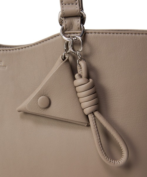 MEN'S BIGI(メンズビギ)の「【SEEKER/シーカー】別注 ソフトレザー2wayトートバッグ(トートバッグ・メンズ・ブラック/グレー系その他・FREE)」の11枚目の写真