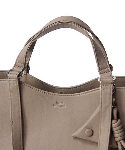MEN'S BIGI(メンズビギ)の「【SEEKER/シーカー】別注 ソフトレザー2wayトートバッグ(トートバッグ・メンズ・ブラック/グレー系その他・FREE)」の9枚目の写真