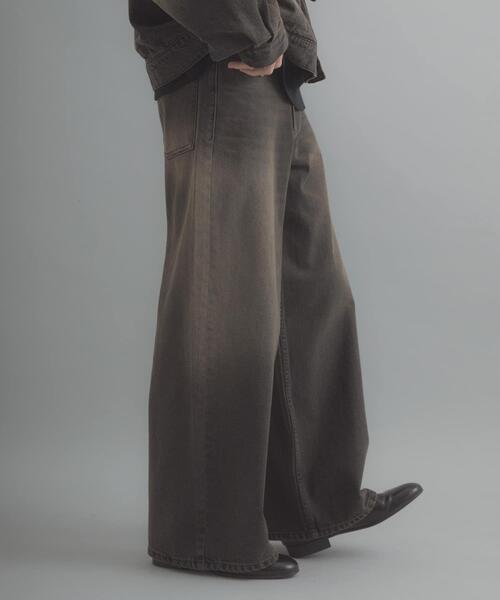SENSE OF PLACE by URBAN RESEARCH（センスオブプレイスバイアーバンリサーチ）の「『一部WEB限定カラー』ヴィンテージライクデニムワイドパンツ（デニムパンツ・メンズ・ワンウォッシュ/ブラック系その他/ライトカーキ/インディゴブルー/ブラック・MEDIUM/X-LARGE/LARGE）」の2枚目の写真