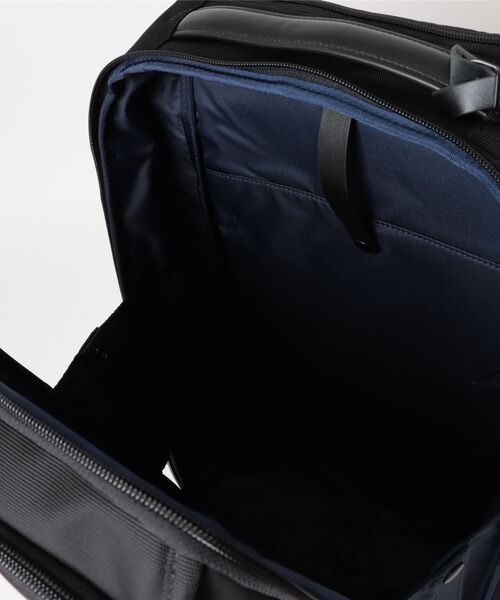 ZERO HALLIBURTON(ゼロハリバートン)の「ZEST2 Backpack B4 15.6インチPC 81333(バックパック/リュック・メンズ・ブラック/ブルーグレー・FREE)」の5枚目の写真