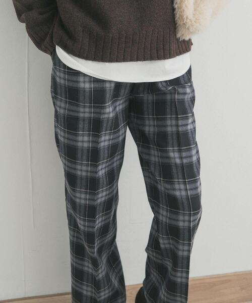 URBAN RESEARCH DOORS（アーバンリサーチドアーズ）の「『UR TECH』チェックストレートイージーパンツ | イージーケア/保温/暖かい/お仕事/通勤/オフィスカジュアル/冬服（その他パンツ・レディース・ネイビー/ブラック・SMALL/MEDIUM）」の2枚目の写真