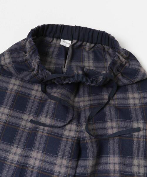 URBAN RESEARCH DOORS（アーバンリサーチドアーズ）の「『UR TECH』チェックストレートイージーパンツ | イージーケア/保温/暖かい/お仕事/通勤/オフィスカジュアル/冬服（その他パンツ・レディース・ネイビー/ブラック・SMALL/MEDIUM）」の17枚目の写真