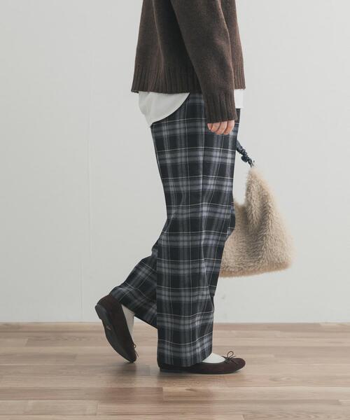 URBAN RESEARCH DOORS（アーバンリサーチドアーズ）の「『UR TECH』チェックストレートイージーパンツ | イージーケア/保温/暖かい/お仕事/通勤/オフィスカジュアル/冬服（その他パンツ・レディース・ネイビー/ブラック・SMALL/MEDIUM）」の7枚目の写真