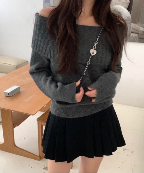 LUCPY(ラクピー)の「オフショルニットトップス(ニット/セーター・レディース・グレー/ホワイト・FREE)」の3枚目の写真