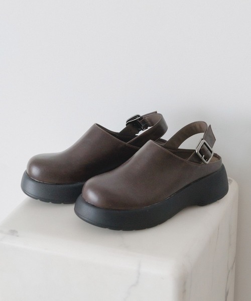 LOWRYS FARM（ローリーズファーム）の「ベルトツキクロッグ  636375（サンダル・レディース・ブラック/ブラウン・MEDIUM/LARGE）」の2枚目の写真