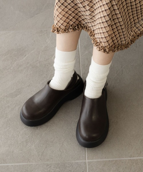 LOWRYS FARM(ローリーズファーム)の「ベルトツキクロッグ 636375(サンダル・レディース・ブラック/ブラウン・MEDIUM/LARGE)」の17枚目の写真
