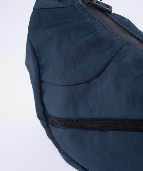 F/CE. （エフシーイー）の「F/CE. TEXTURED TWILL HORN MINI SHOULDER BAG / エフシーイー テクスチャードツイル ホーン ミニショルダーバッグ（ショルダーバッグ・メンズ・ネイビー/ブラック・FREE）」の8枚目の写真