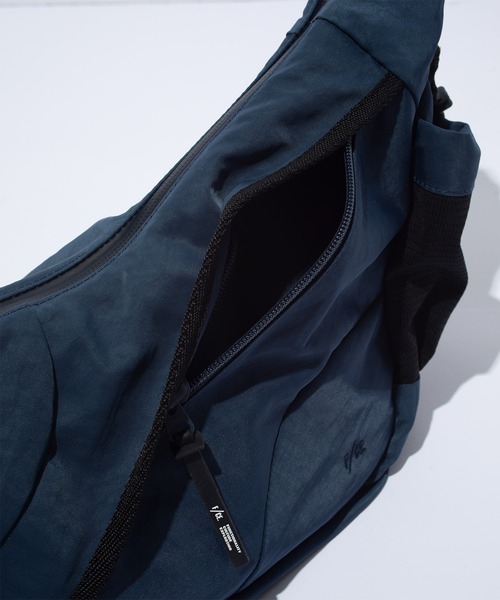 F/CE. （エフシーイー）の「F/CE. TEXTURED TWILL HORN MINI SHOULDER BAG / エフシーイー テクスチャードツイル ホーン ミニショルダーバッグ（ショルダーバッグ・メンズ・ネイビー/ブラック・FREE）」の9枚目の写真