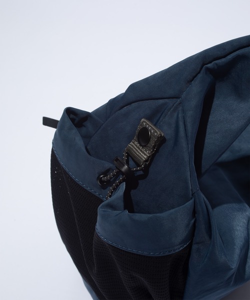 F/CE. （エフシーイー）の「F/CE. TEXTURED TWILL HORN MINI SHOULDER BAG / エフシーイー テクスチャードツイル ホーン ミニショルダーバッグ（ショルダーバッグ・メンズ・ネイビー/ブラック・FREE）」の12枚目の写真