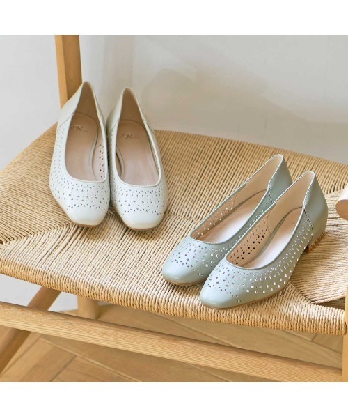 Riz raffinee（リズラフィーネ）の「カットワークフラットパンプス（パンプス・レディース・ブラック・24.5cm/24cm/23.5cm/23cm/22.5cm）」の15枚目の写真