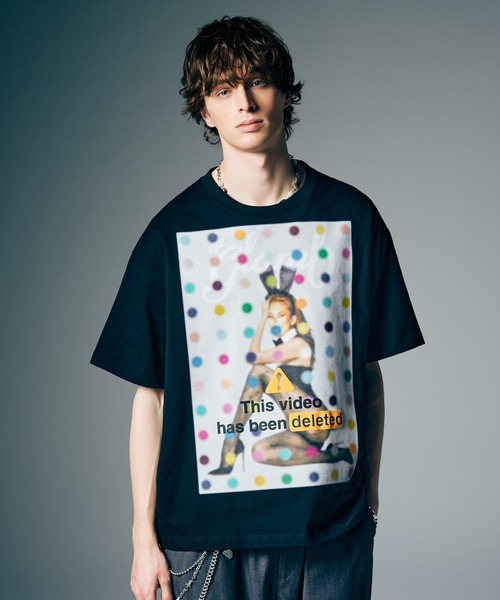 glamb(グラム)の「Bunny Girl T-Shirt / バニーガールTシャツ(Tシャツ/カットソー・メンズ・ブラック/ホワイト・S/M/L)」の2枚目の写真