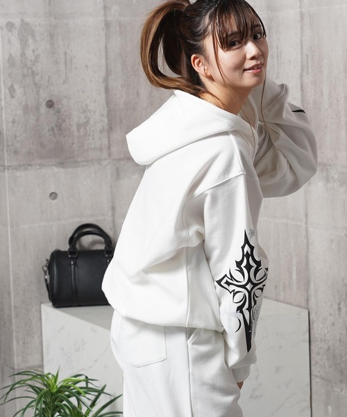 1111clothing(ワンフォークロージング)の「【セットアップ可能】クロス デザイン ZIPパーカー / Cross Design ZIP Hoodie(パーカー・メンズ・ホワイト/ブラック×ホワイト/ブラック×ブルー・L/M)」の9枚目の写真