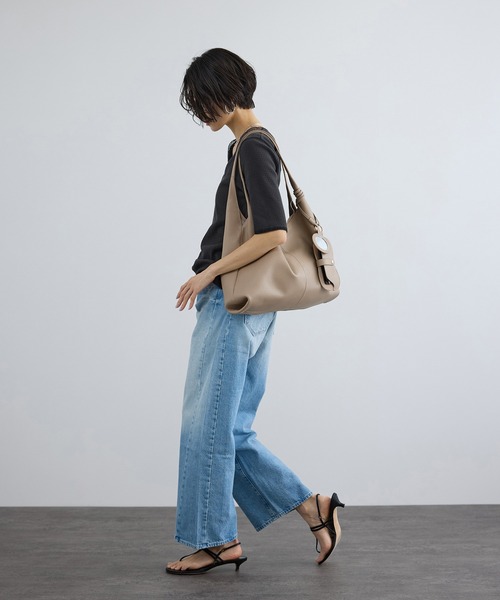 SALON adam et rope'(サロン アダム エ ロペ)の「【W S(ドゥーブル)】チャーム付きナチュラルレザートート(トートバッグ・レディース・ブラック/ベージュ・FREE)」の19枚目の写真