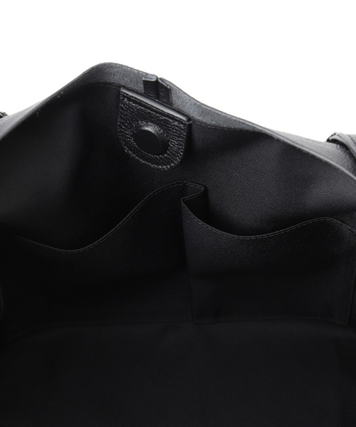 SALON adam et rope'(サロン アダム エ ロペ)の「【W S(ドゥーブル)】チャーム付きナチュラルレザートート(トートバッグ・レディース・ブラック/ベージュ・FREE)」の9枚目の写真