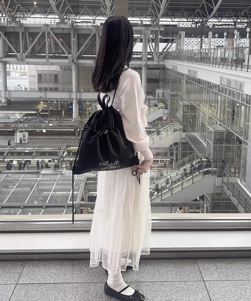 Maison de FLEUR（メゾンドフルール）の「ギャザーリボンナップサック（バックパック/リュック・レディース・グレー/ブラック・FREE）」の6枚目の写真