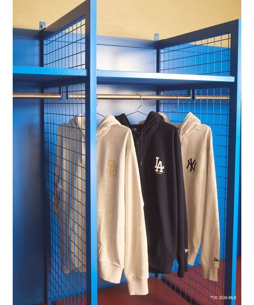 Ungrid（アングリッド）の「【MLB × New Era × Ungrid】フルジップパーカー（パーカー・レディース・ライトグレー/ネイビー/アイボリー・FREE）」の4枚目の写真