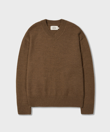 AMFEAST（アンフィースト）の「エッセンシャルVネックニットブラウン（ニット/セーター）」