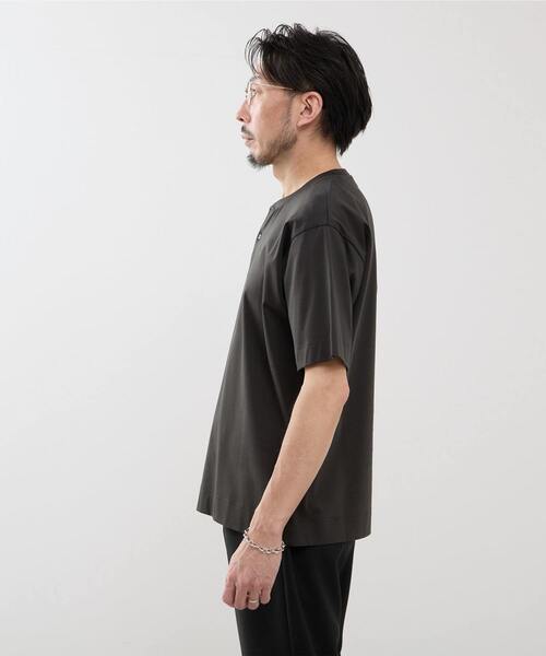 MEN'S MELROSE(メンズメルローズ)の「マーセライズドスムース ヘンリーネックTシャツ(Tシャツ/カットソー・メンズ・ホワイト/グリーン/チャコールグレー・2/4/3)」の5枚目の写真
