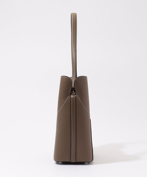 TOMORROWLAND （トゥモローランド）の「ADVENE SHOULDER BUCKET バッグ（ショルダーバッグ・レディース・アッシュブラウン・FREE）」の3枚目の写真