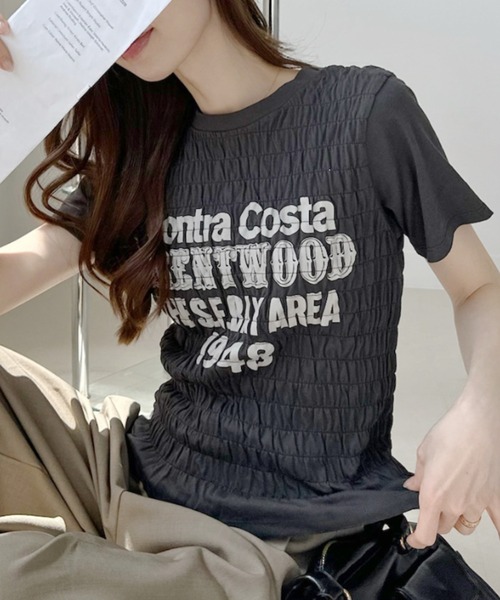 Ada.（エイダ）の「シャーリング 半袖 ロゴＴシャツ（Tシャツ/カットソー・レディース・ブラック/オフホワイト/ブルー/オートミール・FREE）」の2枚目の写真