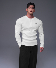 BORN TO WIN（ボーントゥウィン）の「B PENDANT HENRY NECK MUSCLE FIT LONG SLEEVE [WHITE]（Tシャツ/カットソー）」