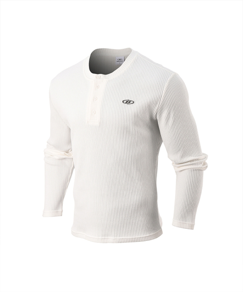 BORN TO WIN（ボーントゥウィン）の「B PENDANT HENRY NECK MUSCLE FIT LONG SLEEVE [WHITE]（Tシャツ/カットソー・メンズ・その他・1/2/4/3）」の2枚目の写真