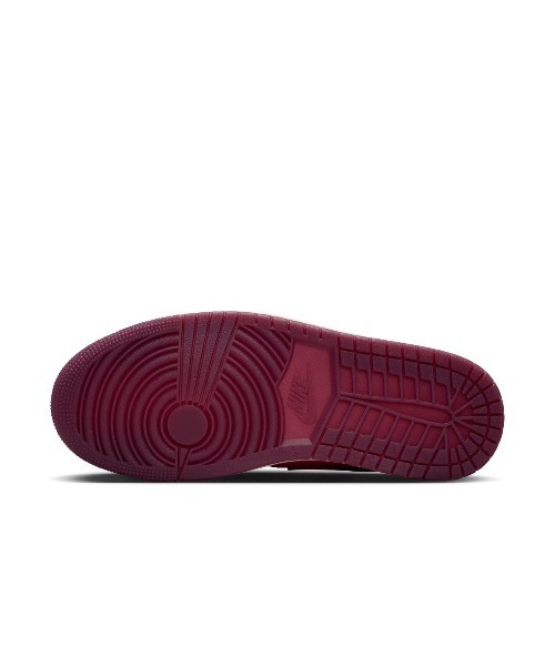 JORDAN BRAND(ジョーダンブランド)の「JORDAN BRAND Air Jordan 1 Mid Se(ジョーダンブランド エアジョーダン 1 ミッド SE)(スニーカー・メンズ・ピンク系・29cm/28.5cm/28cm/27.5cm/27cm/26.5cm/26cm/25.5cm/25cm/24.5cm/24cm/23.5cm/23cm)」の7枚目の写真