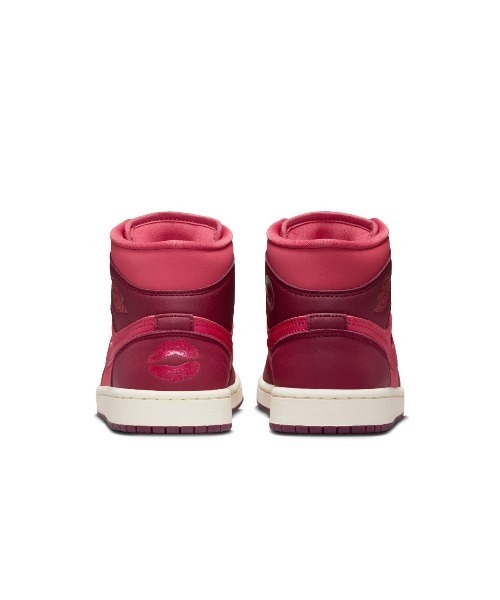 JORDAN BRAND(ジョーダンブランド)の「JORDAN BRAND Air Jordan 1 Mid Se(ジョーダンブランド エアジョーダン 1 ミッド SE)(スニーカー・メンズ・ピンク系・29cm/28.5cm/28cm/27.5cm/27cm/26.5cm/26cm/25.5cm/25cm/24.5cm/24cm/23.5cm/23cm)」の9枚目の写真