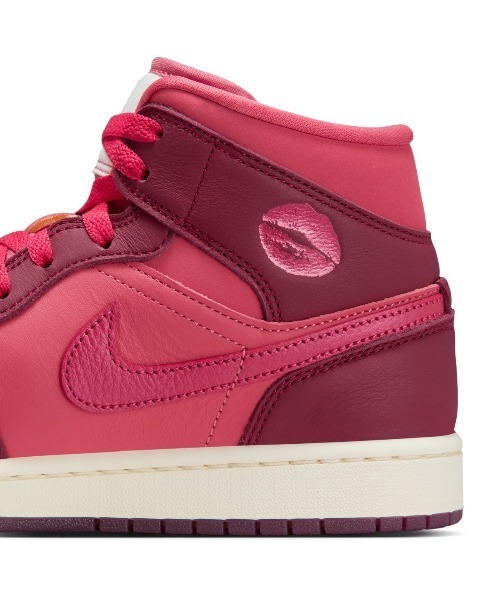 JORDAN BRAND(ジョーダンブランド)の「JORDAN BRAND Air Jordan 1 Mid Se(ジョーダンブランド エアジョーダン 1 ミッド SE)(スニーカー・メンズ・ピンク系・29cm/28.5cm/28cm/27.5cm/27cm/26.5cm/26cm/25.5cm/25cm/24.5cm/24cm/23.5cm/23cm)」の12枚目の写真