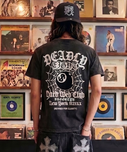 SPINNS（スピンズ）の「8ボールバックプリント半袖Tシャツ/サガラ刺繍ロゴ/ワンポイント/レギュラー丈（Tシャツ/カットソー・メンズ・ホワイト/ピンク/ブラック系その他/ウッドランド・ONESIZE）」の3枚目の写真