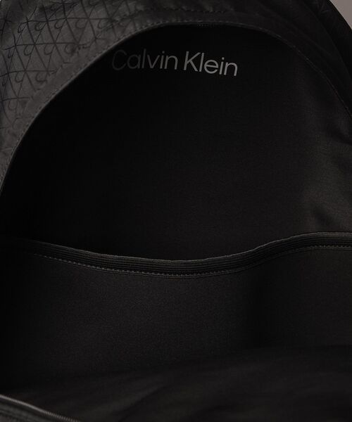 Calvin Klein（カルバン・クライン）の「リュック - エンブレムモノグラムユーティリティバックパック（バックパック/リュック・メンズ・ブラック・FREE）」の3枚目の写真