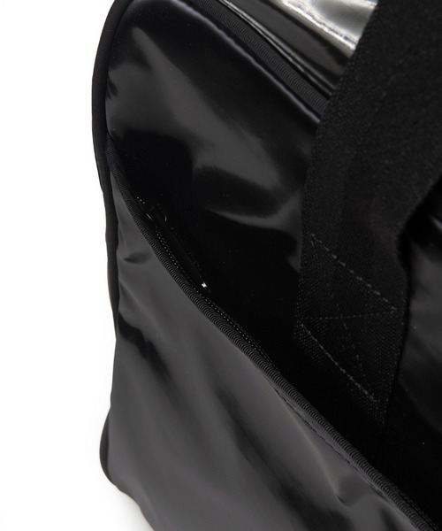 LeSportsac(レスポートサック)の「SMALL CARRYALL DUFFLE ブラックシャイン(ボストンバッグ・レディース・ブラック・FREE)」の6枚目の写真