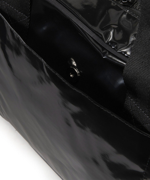 LeSportsac(レスポートサック)の「SMALL CARRYALL DUFFLE ブラックシャイン(ボストンバッグ・レディース・ブラック・FREE)」の7枚目の写真