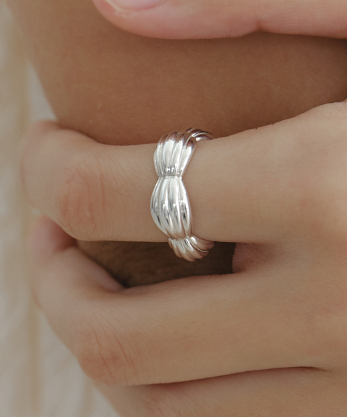 BYWEEKEND(バイウィーケンド)の「Bold halo ring(リング・レディース・シルバー・FREE)」の4枚目の写真