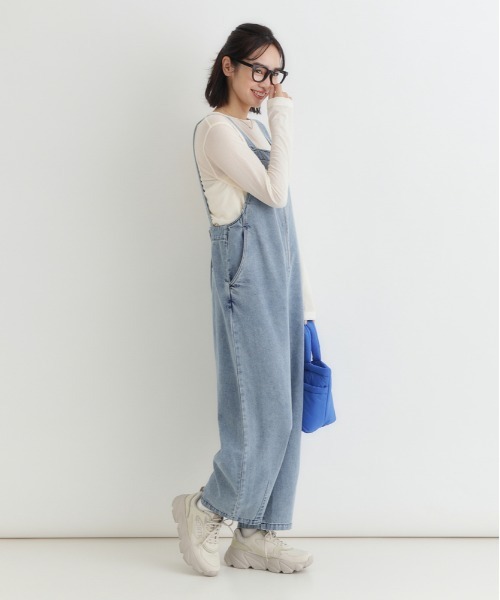 Right-on（ライトオン）の「HONEYSUCKLE ROSE(ハニーサックルローズ)デニムサロペット（サロペット/オーバーオール・レディース・ライトインディゴブルー/ブラック・L/M）」の8枚目の写真