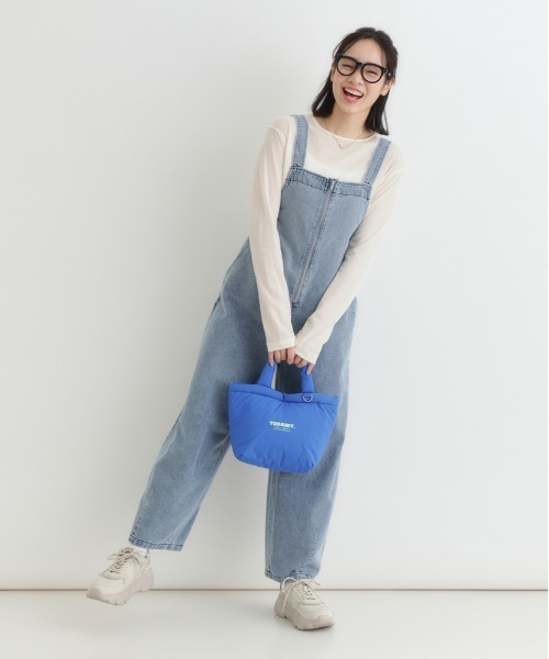 Right-on（ライトオン）の「HONEYSUCKLE ROSE(ハニーサックルローズ)デニムサロペット（サロペット/オーバーオール・レディース・ライトインディゴブルー/ブラック・L/M）」の7枚目の写真