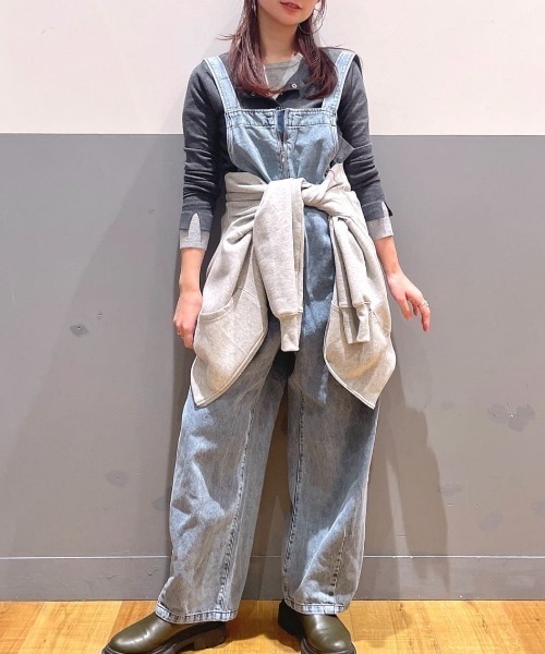 Right-on（ライトオン）の「HONEYSUCKLE ROSE(ハニーサックルローズ)デニムサロペット（サロペット/オーバーオール・レディース・ライトインディゴブルー/ブラック・L/M）」の14枚目の写真