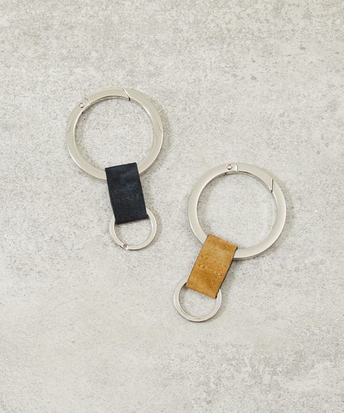And A（アンドエー）の「ITTI イッチ / CRISTY RING RING MOSSA LDN 撥水スエードキーホルダー 牛革 / ITTI-GOODS-003-MOS（キーホルダー・メンズ・ベージュ/ブラック・FREE）」の8枚目の写真