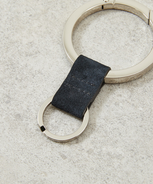 And A（アンドエー）の「ITTI イッチ / CRISTY RING RING MOSSA LDN 撥水スエードキーホルダー 牛革 / ITTI-GOODS-003-MOS（キーホルダー・メンズ・ベージュ/ブラック・FREE）」の11枚目の写真
