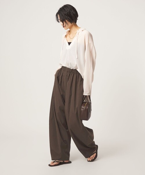 green label relaxing(グリーンレーベルリラクシング)の「【WEB限定】<at ease>カーブ パンツ マシンウォッシャブル ストレッチ UVカット(その他パンツ・レディース・ブラック/ダークブラウン/ベージュ・36/SHORT/40/38/TALL)」の17枚目の写真