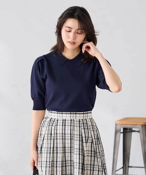 a.v.v（アーヴェヴェ）の「襟付きサマーニット（ニット/セーター・レディース・ピンク/ネイビー・39）」の2枚目の写真