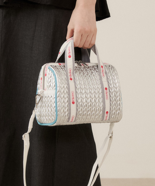 LeSportsac(レスポートサック)の「SM WEB BOSTON シルヴァリーリップルWEB(ショルダーバッグ・レディース・シルバー・FREE)」の2枚目の写真