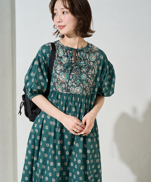FREAK'S STORE(フリークスストア)の「限定展開 インド 花柄 フロント 切り替え ワンピース(ワンピース・レディース・ベージュ/グリーン/ブラック・SMALL/MEDIUM)」の4枚目の写真