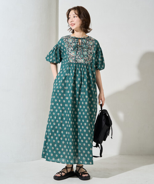 FREAK'S STORE(フリークスストア)の「限定展開 インド 花柄 フロント 切り替え ワンピース(ワンピース・レディース・ベージュ/グリーン/ブラック・SMALL/MEDIUM)」の5枚目の写真