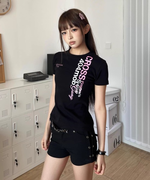 lilful(リルフル)の「【26年春夏新作】フロントプリントロゴコンパクト半袖Tシャツ(Tシャツ/カットソー・レディース・ホワイト/ブラック・M/S)」の4枚目の写真