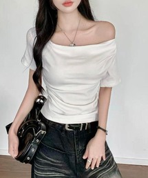 Tシャツ/カットソー（ホワイト/白色系・オフショルダー）ファッション