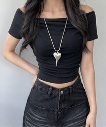 DIAVEL（ディアベル）の「【春夏新作】胸元ドレープサイドギャザー入り半袖カットソートップス Tシャツ（Tシャツ/カットソー）」