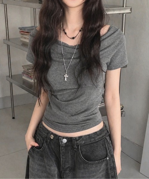 LADY LIKE(レディライク)の「【春夏新作】2WAY胸元ドレープサイドギャザー入り半袖カットソートップス Tシャツ(Tシャツ/カットソー・レディース・ホワイト/ブラック/グレー・M/S/L)」の13枚目の写真