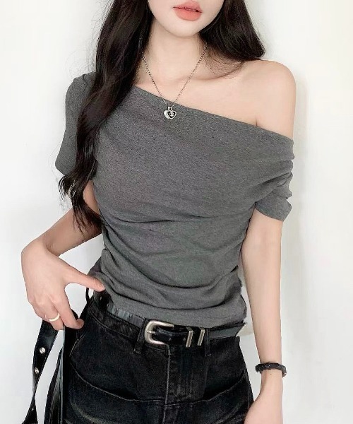 LADY LIKE(レディライク)の「【春夏新作】2WAY胸元ドレープサイドギャザー入り半袖カットソートップス Tシャツ(Tシャツ/カットソー・レディース・ホワイト/ブラック/グレー・M/S/L)」の17枚目の写真