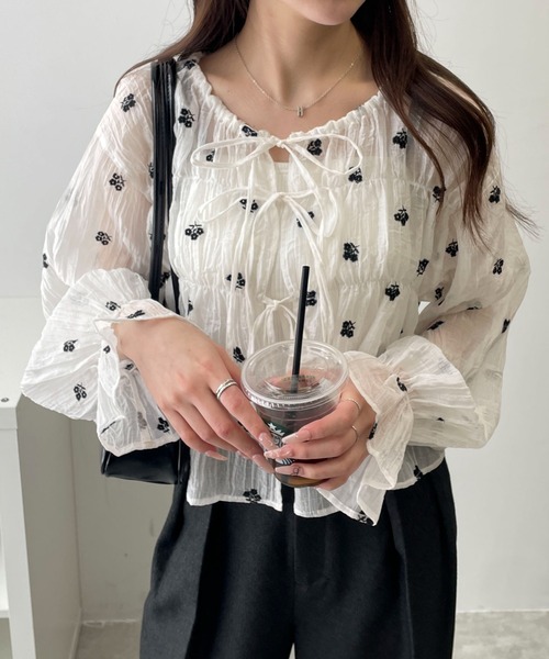 WEGO(ウィゴー)の「WEGO/楊柳刺繍ブラウス(シャツ/ブラウス・レディース・ホワイト/ブラック・FREE)」の1枚目の写真